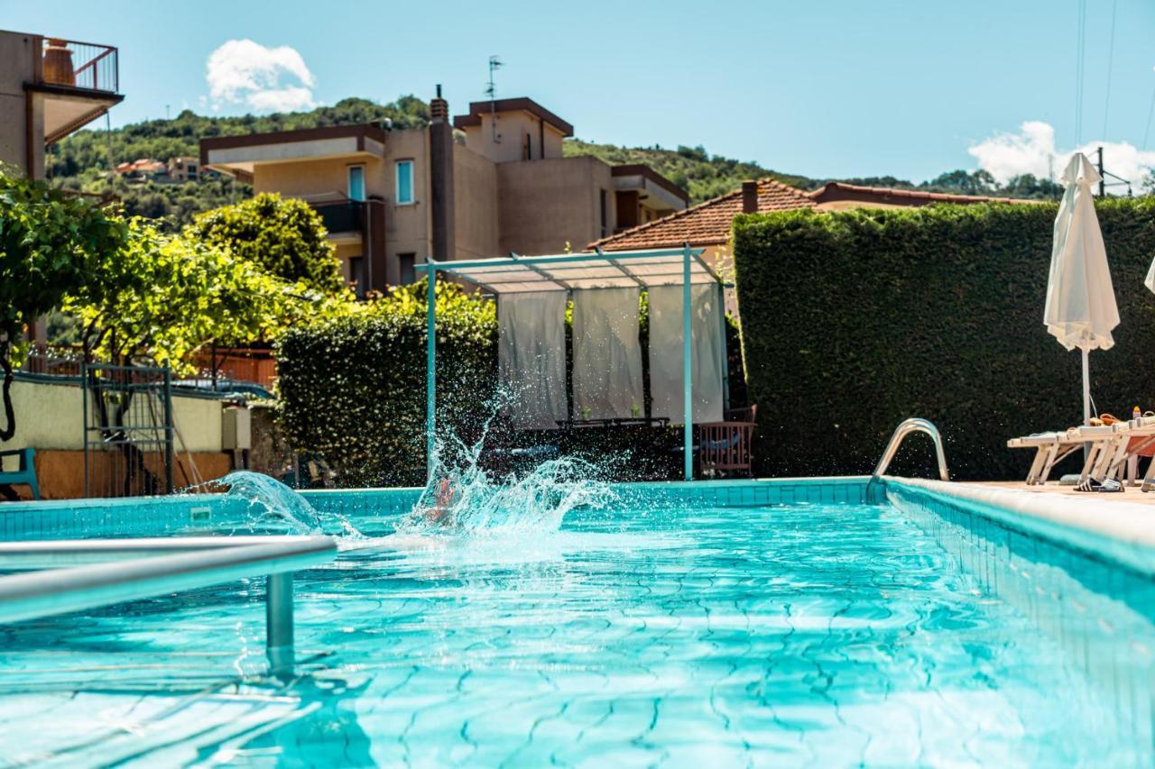 Aparthotel Holidays
