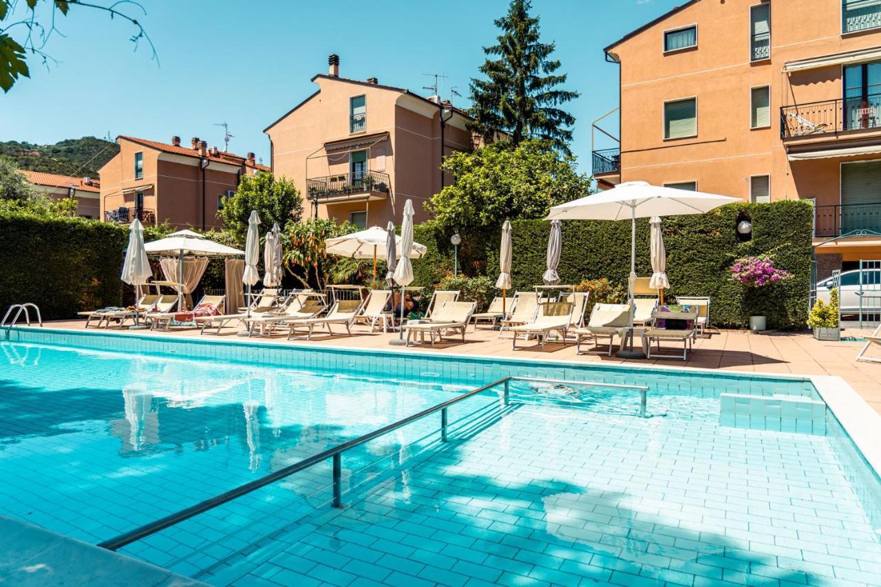 Aparthotel Holidays