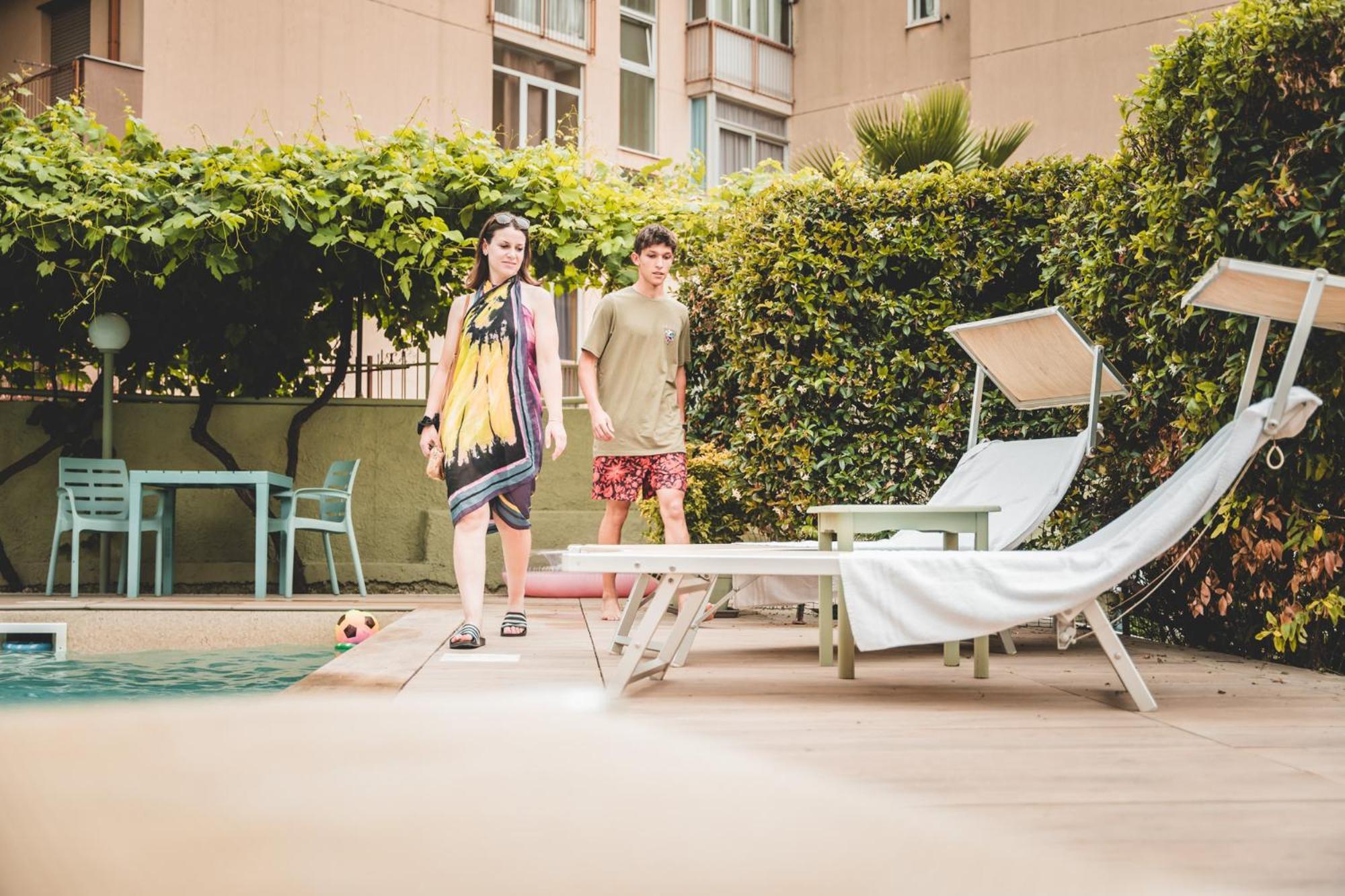 Holidays Aparthotel 2*